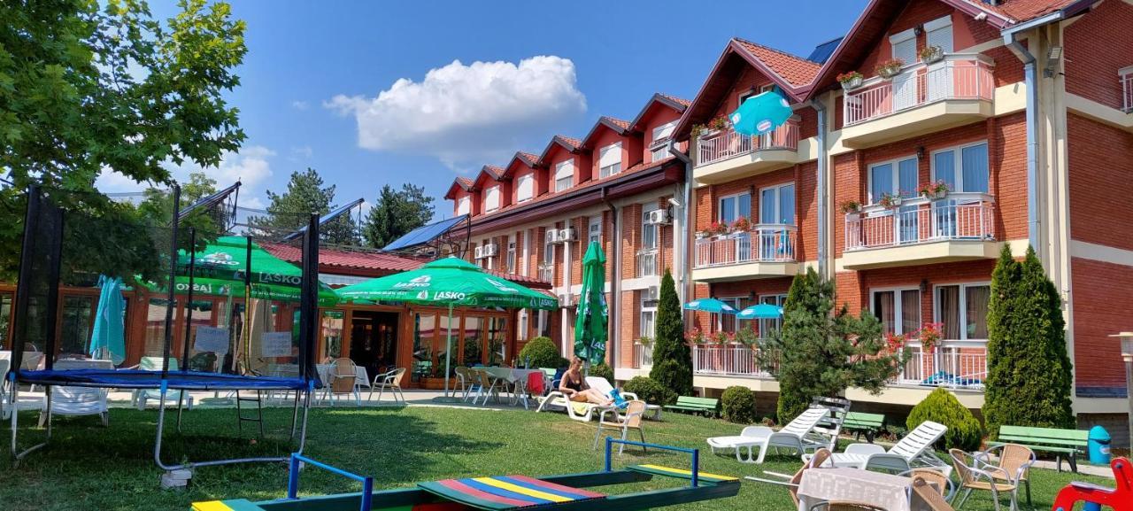 Hotel Ravni Gaj Knic Zewnętrze zdjęcie