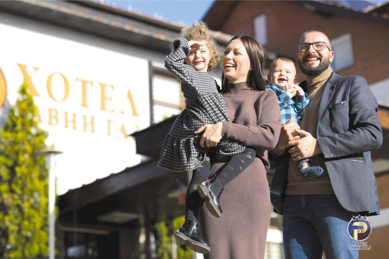 Hotel Ravni Gaj Knic Zewnętrze zdjęcie