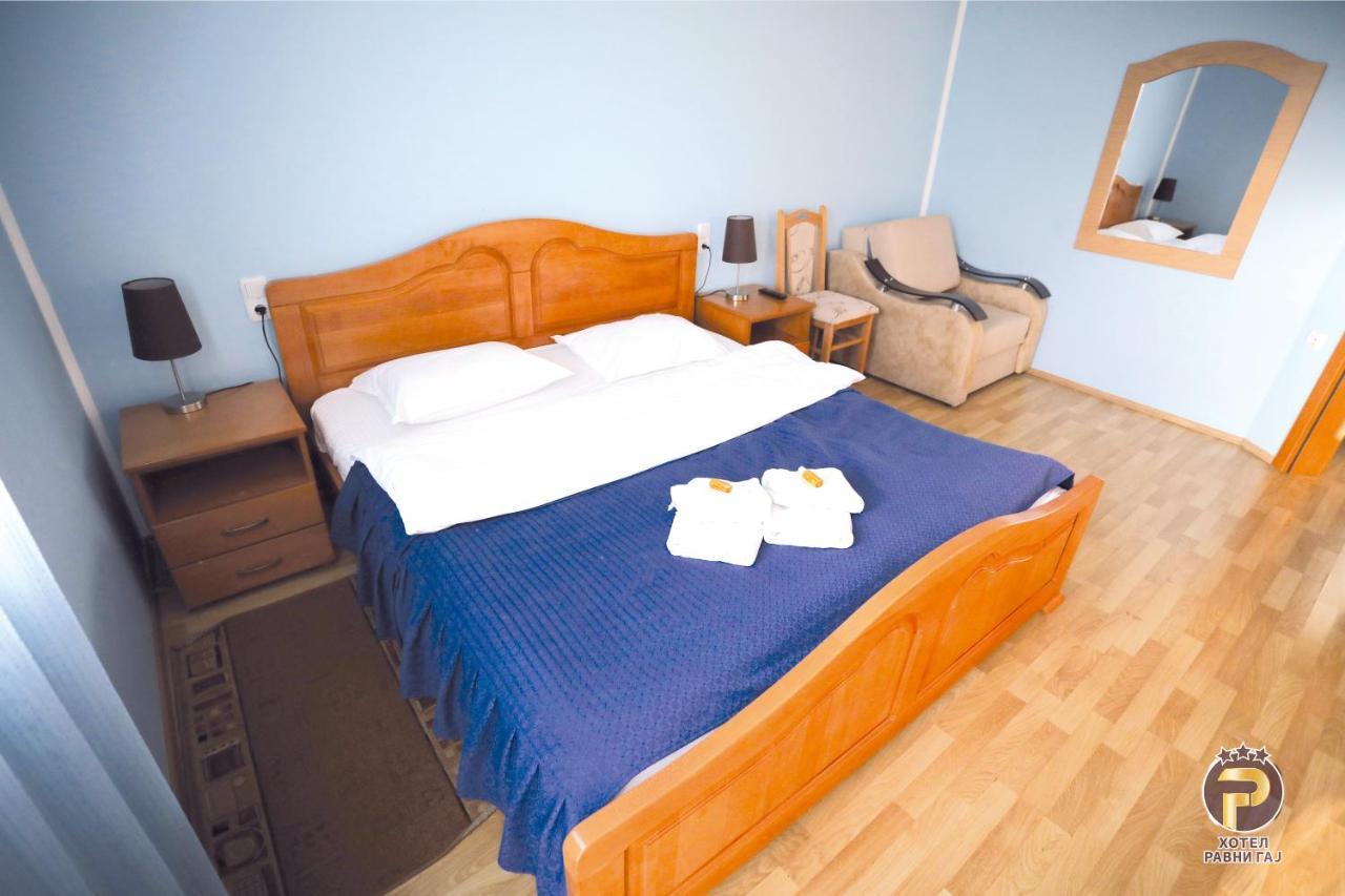 Hotel Ravni Gaj Knic Zewnętrze zdjęcie