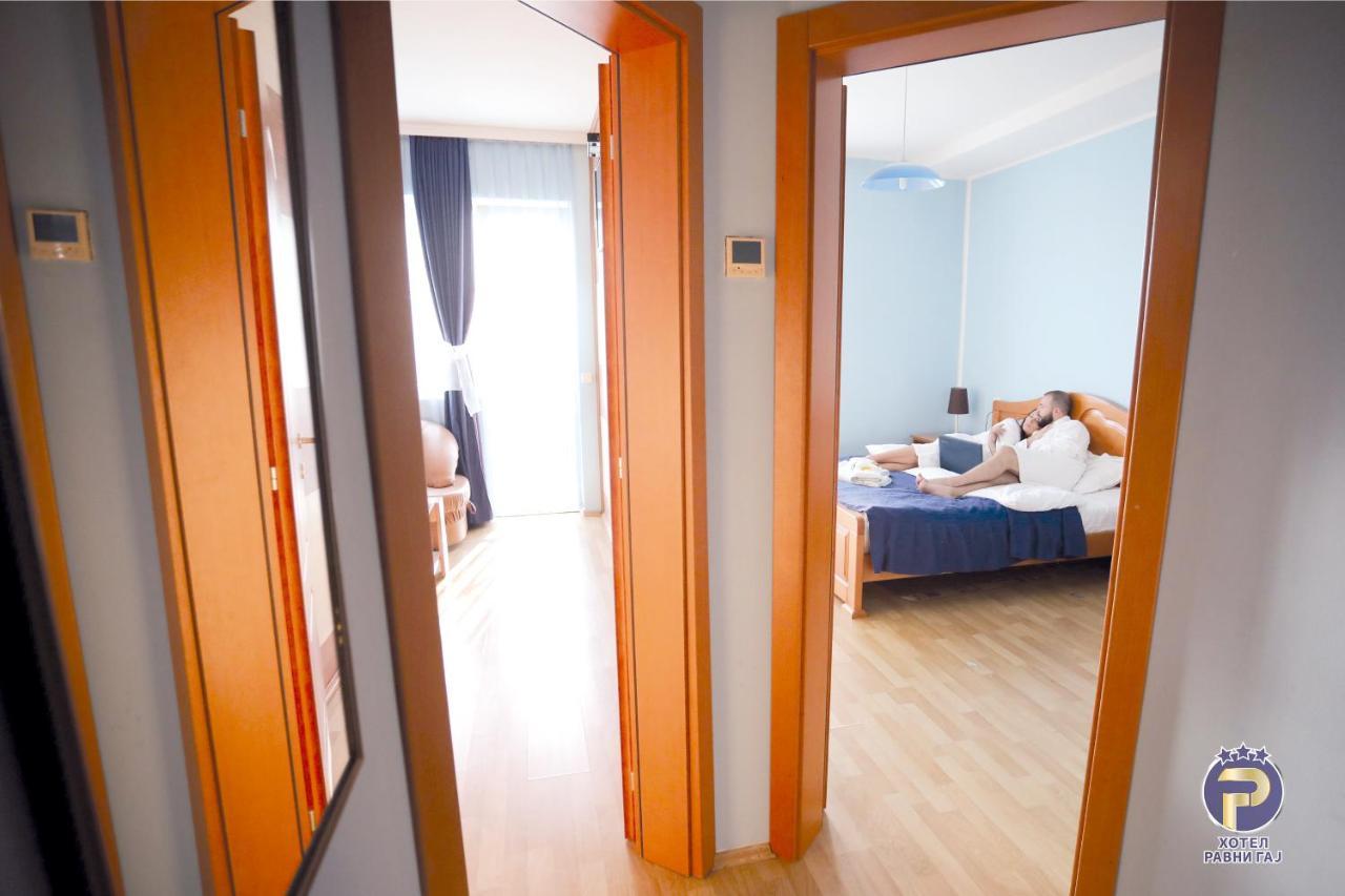 Hotel Ravni Gaj Knic Zewnętrze zdjęcie