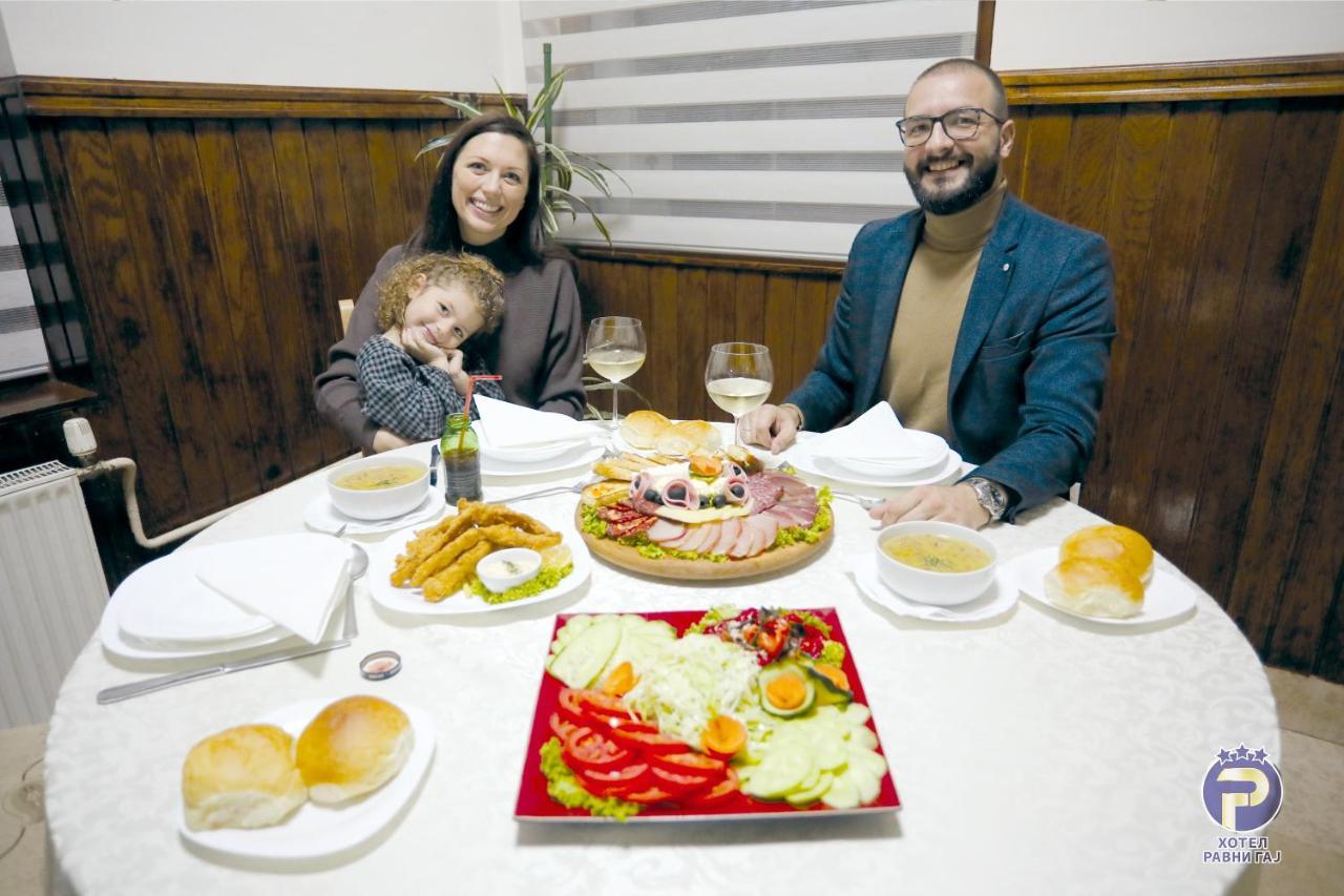 Hotel Ravni Gaj Knic Zewnętrze zdjęcie